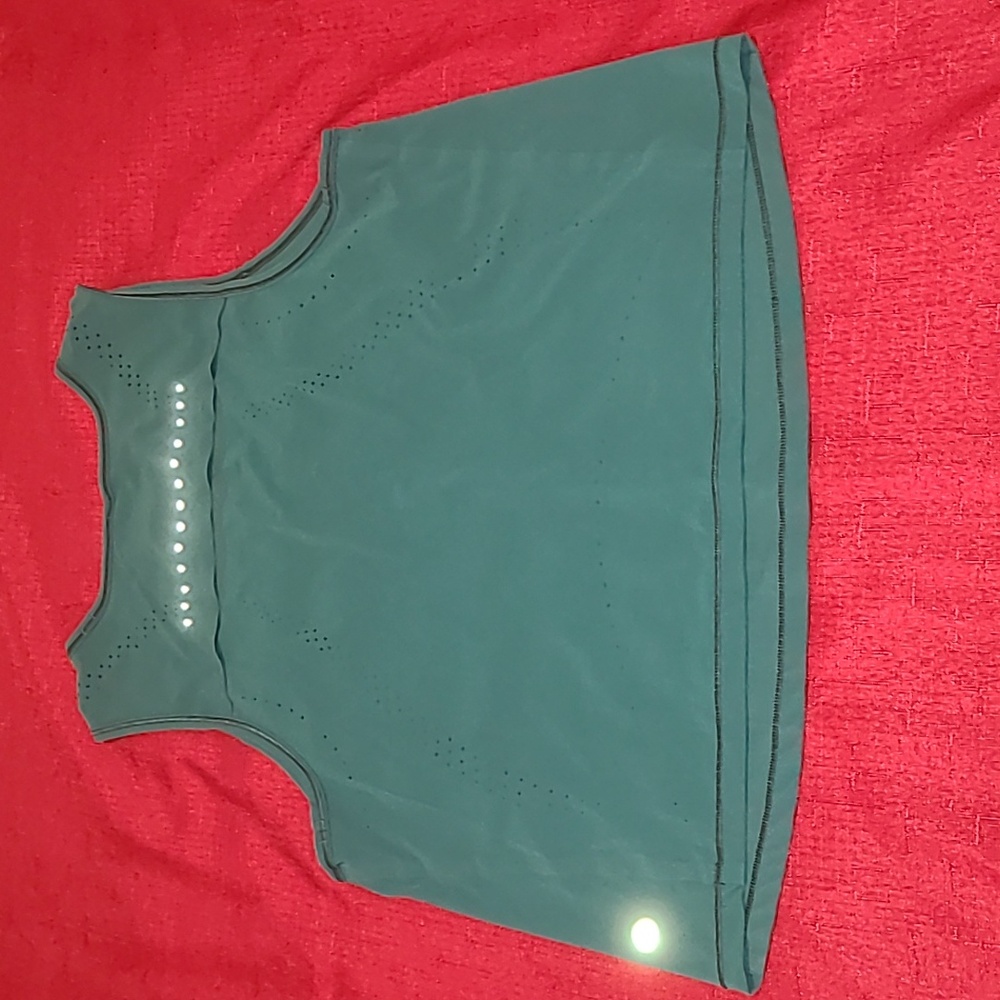 Lululemon Atletica Active Top Cropp, Size 6, Color Green 👌 😍 - Picture 4 of 9